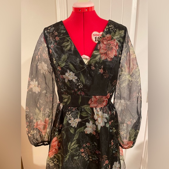 DB Studio / David’s Bridal Floral Organza Puff Sleeve Mini Bridesmaids Dress - Picture 6 of 9